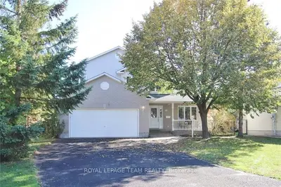 17 CANDOW Crescent, Stittsville - Munster - Richmond, ON K2S 1K7