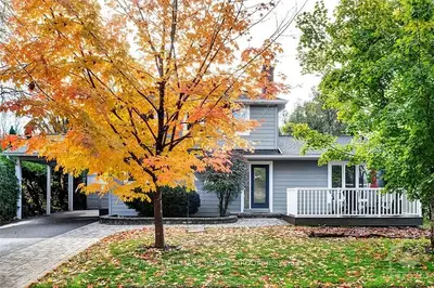 24 FARNHAM Crescent, Manor Park - Cardinal Glen and Area, ON K1K 0G2
