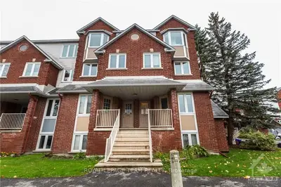 384 Briston, Hunt Club - South Keys And Area, On K1g 5r2