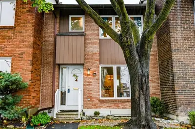 2111 MONTREAL Road 164, Beacon Hill North - South and Area, ON K1J 8M8