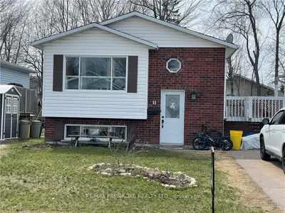 11 BRIARWOOD Drive, Petawawa, ON K8H 3N8