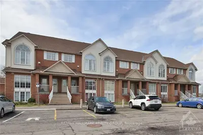 40 BRISTON, Hunt Club - South Keys and Area, ON K1G 5P5