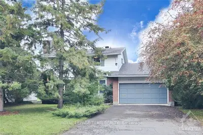 15 AURORA Crescent, South of Baseline to Knoxdale, ON K2G 0Z6