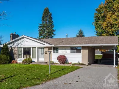 19 LONGWOOD Avenue, Bells Corners and South to Fallowfield, ON K2H 6G3