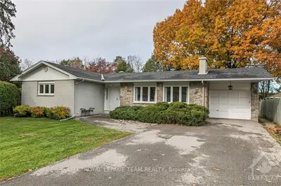 13 VIRGIL Road, Bells Corners and South to Fallowfield, ON K2H 6B2
