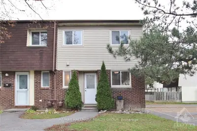 76 SEYTON Drive A, Bells Corners and South to Fallowfield, ON K2H 8W4