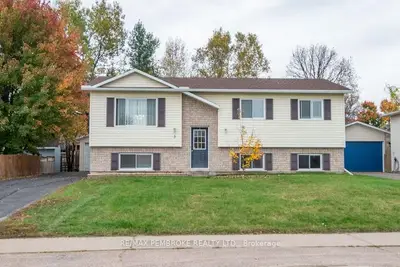3 DANIEL Avenue, Petawawa, ON K8H 3P5