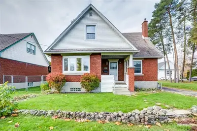 472 WOODLAND Avenue, Woodroffe, ON K2B 5E4