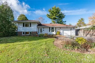 30 DAYTON Crescent, South of Baseline to Knoxdale, ON K2H 7N9