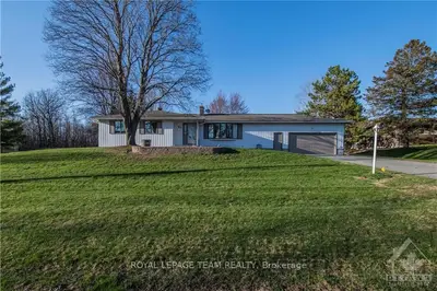 67 STEEPLE HILL Crescent, Bells Corners and South to Fallowfield, ON K2R 1G2