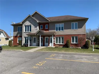 132 HIGGINSON Street C, Hawkesbury, ON K6A 1G7
