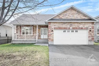 44 OLDE TOWNE Avenue, Russell, ON K4R 0A5
