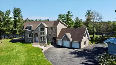 1012 RANTZ Road, Petawawa, ON K8H 2W8