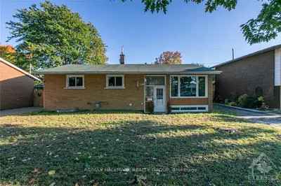 2306 RYAN Drive, Parkway Park - Queensway Terrace S and Area, ON K2C 1K6