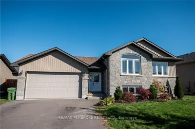 526 GARDNER Crescent, Petawawa, ON K8H 0C4