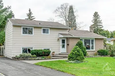 33 COURTNEY Road, Kanata, ON K2L 1M1