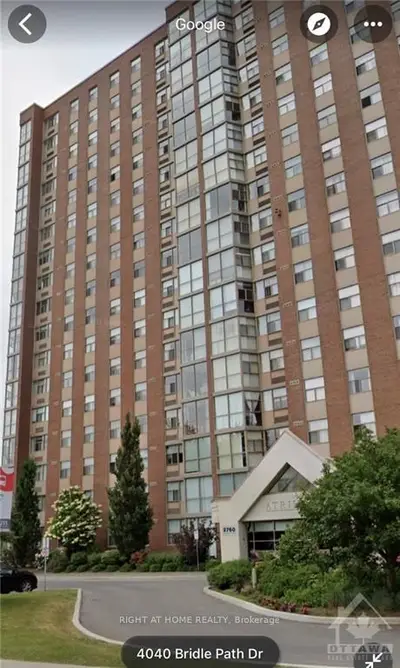2760 CAROUSEL Crescent 105, Blossom Park - Airport and Area, ON K1T 2N4