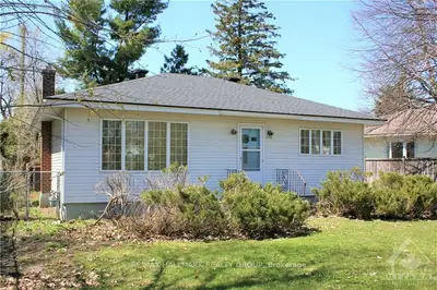 1778 SAUNDERSON Drive, Elmvale Acres and Area, ON K1G 2B9