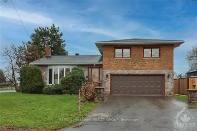1000 STORMONT Street, Mooneys Bay - Carleton Heights and Area, ON K2C 0M9