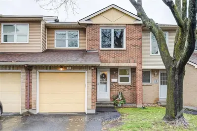 1E CASTLEBROOK Lane, South of Baseline to Knoxdale, ON K2G 5E4