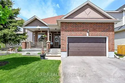 567 DUSTY MILLER Crescent, Blossom Park - Airport and Area, ON K1V 2J9