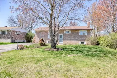 27 LISA Crescent, Petawawa, ON K8H 2Z8