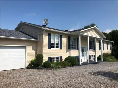 42 SPRINGFIELD Drive, Whitewater Region, ON K0J 1K0