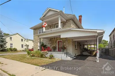 11 UNION Street N, Mississippi Mills, ON K0A 1A0