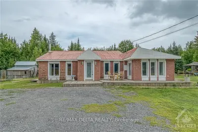 5786 County Rd 17 Road, Alfred and Plantagenet, ON K0B 1L0