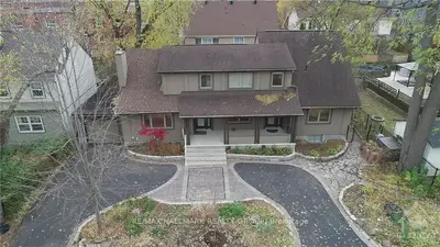 26 WAYLING Avenue, Vanier and Kingsview Park, ON K1L 6A4