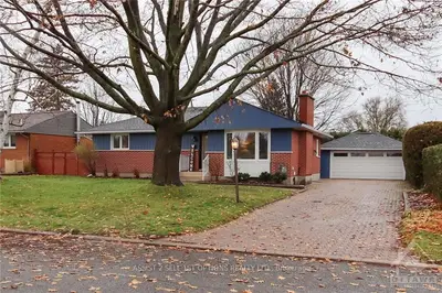 3 FAIRHILL Crescent, South of Baseline to Knoxdale, ON K2G 1B8