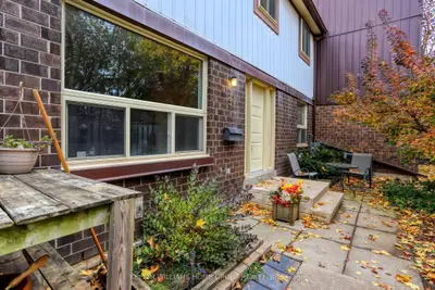 Condo Townhouse in Guelph