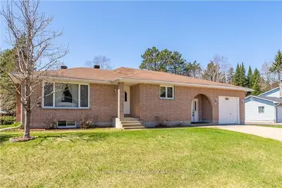 6 MARTIN Street, Laurentian Hills, ON K0J 1J0