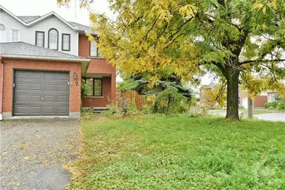 1579 MARLEY Crescent, Cyrville - Carson Grove - Pineview, ON K1J 1C2
