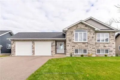 1019 BUTLER Boulevard, Petawawa, ON K8H 1W8