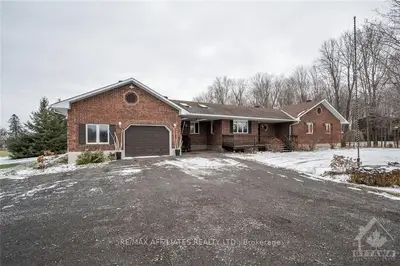 14240 Concession 10-11 Road, North Stormont, On K0a 1r0