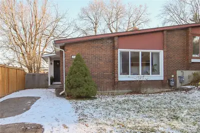 2070 GATINEAU VIEW Crescent, Beacon Hill North - South and Area, ON K1J 7X1