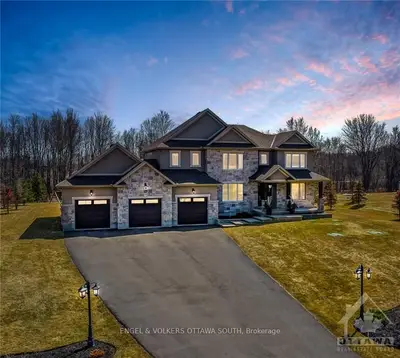 6116 PEBBLEWOODS Drive, Greely - Metcalfe - Osgoode - Vernon and Area, ON K4P 0A1
