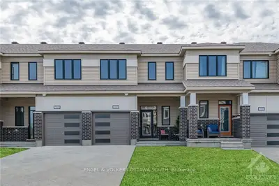 707 DERREEN Avenue, Stittsville - Munster - Richmond, ON K2S 2Z2