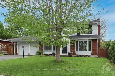 142 WITHROW Avenue, Meadowlands - Crestview and Area, ON K2G 3N7