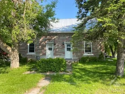 195 DIVISION Street, McNab/Braeside, ON K7S 3C6