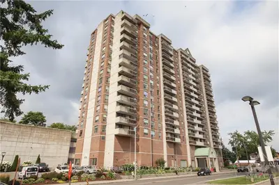 200 LAFONTAINE Avenue 403, Vanier and Kingsview Park, ON K1L 8K8