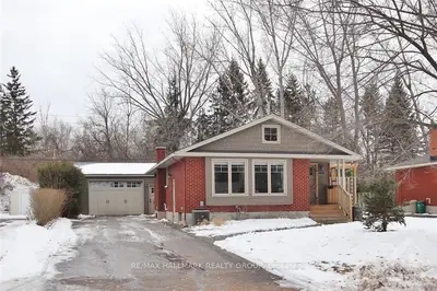 1304 ADIRONDACK Drive, Parkway Park - Queensway Terrace S and Area, ON K2C 2V3