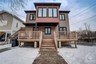 251 DESCHAMPS Avenue A, Vanier and Kingsview Park, ON K1L 5Z2