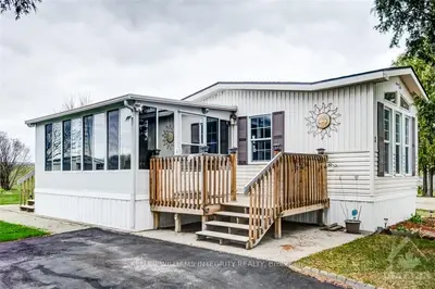3 YVETTE, Stittsville - Munster - Richmond, ON K0A 1B0