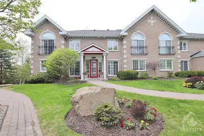111 ROBSON Court 2A, Kanata, ON K2K 2W1