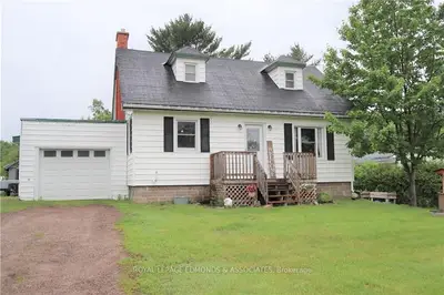 11999 ROUND LAKE Road, Laurentian Valley, ON K8A 6W8