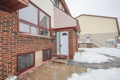 13 WOODVALE D, South of Baseline to Knoxdale, ON K2G 4H1