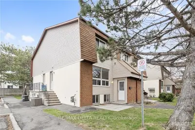 28C SONNET Crescent, Bells Corners and South to Fallowfield, ON K2H 8W8