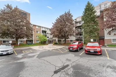 250 BRITTANY Drive 106, Manor Park - Cardinal Glen and Area, ON K1K 4M1